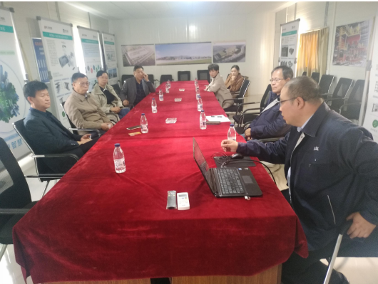 河北省重點辦李主任、市發(fā)改委重點辦張魁主任等領(lǐng)導(dǎo)到訪精工綠筑項目部(圖1)